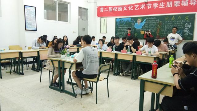 朋辈互助 励志励心--商学院开展学生朋辈辅导员谈心谈话能力初赛
